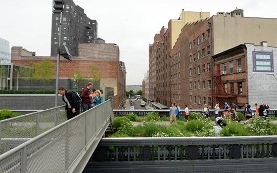   مصر اليوم - حديقة هاي لاين تحتفل بعامها الخامس بعد تحولها وجهة سياحية