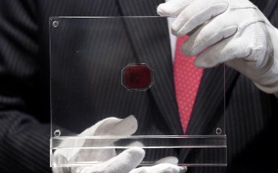   مصر اليوم - بيع طابع نادر في مزاد في نيويورك بسعر قياسي بلغ 9.5 مليون دولار