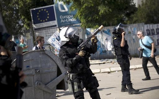   مصر اليوم - 18 جريحًا في تفريق متظاهرين البان على حاجز صربي في كوسوفو