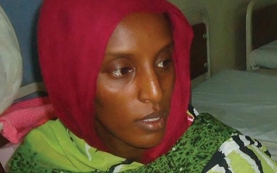   مصر اليوم - الشرطة لا تزال تستجوب السودانية المرتدة وزوجها يبدي قلقه