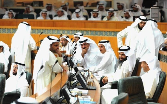   مصر اليوم - بدء توافد الكويتيين في الإنتخابات التكميلية لمجلس الأمة