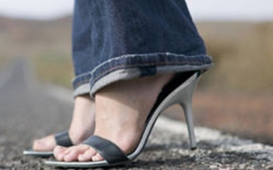   مصر اليوم - نائب روسي يريد منع الكعوب العالية في البلاد