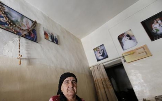   مصر اليوم - عراقيون مسيحيون يشعرون بالخوف على بعد كيلومترات عن الموصل