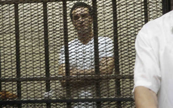 مصر اليوم - نظر محاكمة دومة وآخرين في قضيَّة أحداث مجلس الوزراء