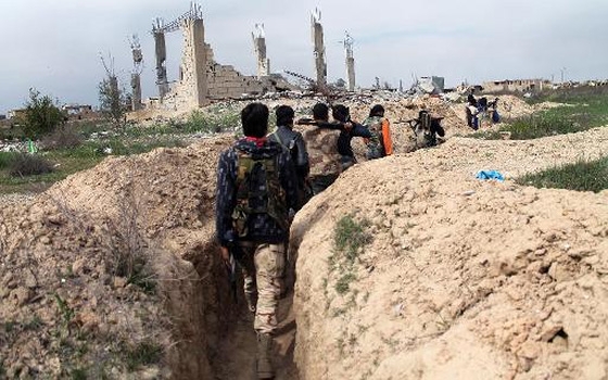   مصر اليوم - 16 قتيلًا في قصف جوي لقوات النظام السوري على ريف دير الزور