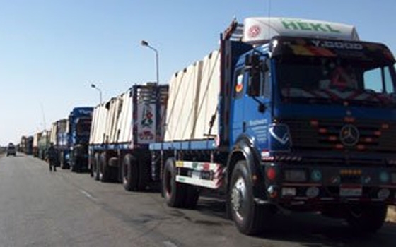   مصر اليوم - توقيف أكثر من 70 شاحنة مصرية في منطقة البريقة الليبية