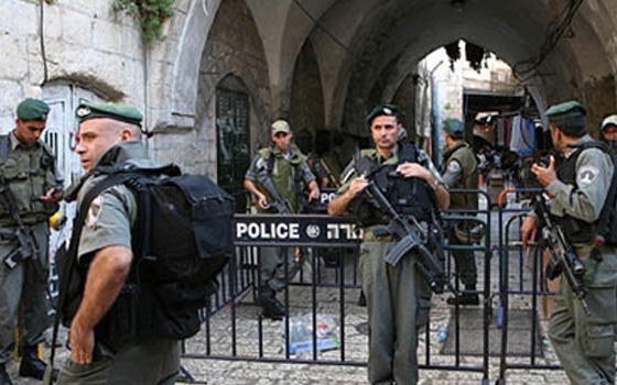   مصر اليوم - الشرطة الإسرائيلية تمنع دون الخمسين من دخول الأقصى لأداء صلاة الجمعة
