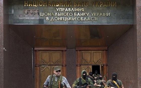   مصر اليوم - متمردون يحتلون مبنى البنك المركزي في دونيتسك شرق أوكرانيا