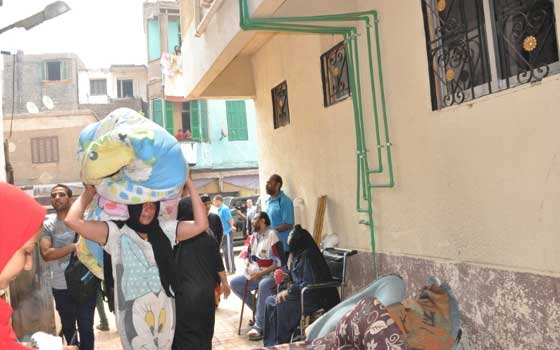   مصر اليوم - الجيزة تُسلِّم 60 وحدة سكنيَّة لساكني بدرومات عزيز عزت في إمبابة