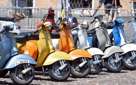   مصر اليوم - أكثر من 10 ألآف دراجة فيسبا من العالم أجمع في إيطاليا