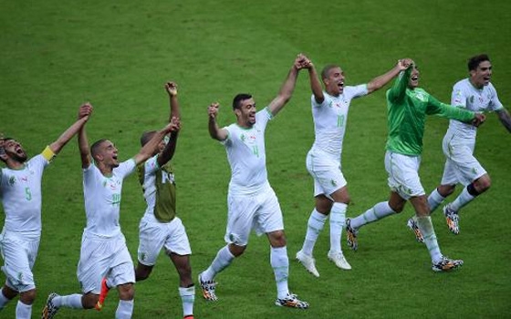   مصر اليوم - نشطاء مواقع التواصل يغيّرون صورهم الشخصية والسيّارات تجوب الشوارع