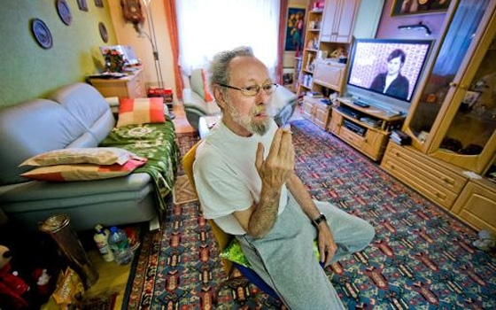   مصر اليوم - مستأجر ألماني يطرد من شقتة بسبب كثرة تدخينة