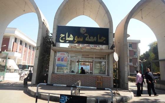   مصر اليوم - نائب رئيس جامعة سوهاج يتفقد سير امتحانات التعليم المفتوح