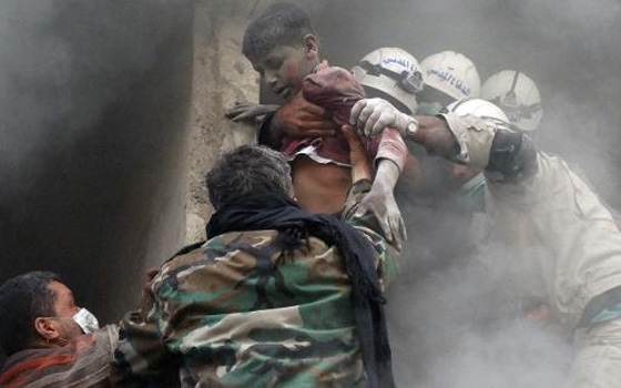   مصر اليوم - 20 قتيلًا على الأقل بينهم أطفال أثر سقوط برميلين متفجرين على حلب