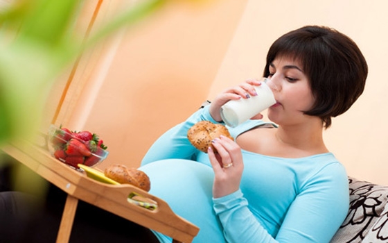   مصر اليوم - هيئة الأغذية والدواء الأميركيّة تدعو إلى الإكثار من السمك في الحمل والرضاعة