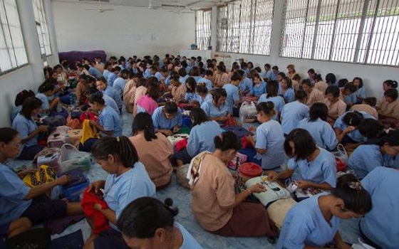   مصر اليوم - تايلانديات يتاجرن بالمخدرات لشراء ثلاجة أو لتربية طفل