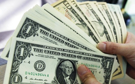   مصر اليوم - مليونير أميركي ينشر عددًا من الأظرف المالية المجانية في لندن