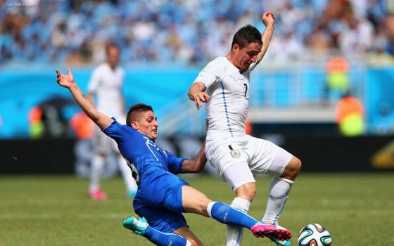   مصر اليوم - المواجهة بين إيطاليا والأوروغواي تنهي الشوط الأول بالتعادل السلبي