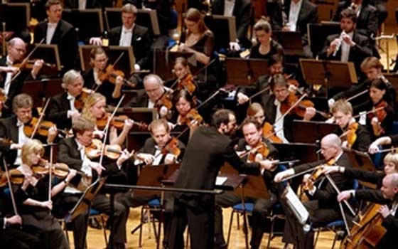   مصر اليوم - رحيل قائد الأوركسترا الإسباني رافائيل فرونبيك عن عمر يناهز 80 عامًا