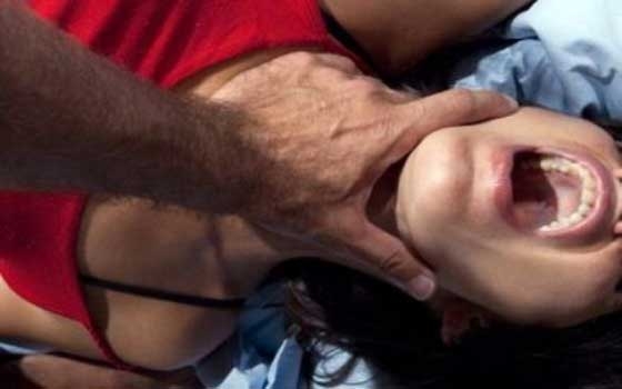   مصر اليوم - البحث عن مجهول اقتحم شقة في العبور واغتصب طالبة