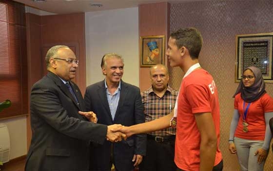   مصر اليوم - محافظ بني سويّف يُشيد بإنجازات منتخب مصر الأول للدّراجات