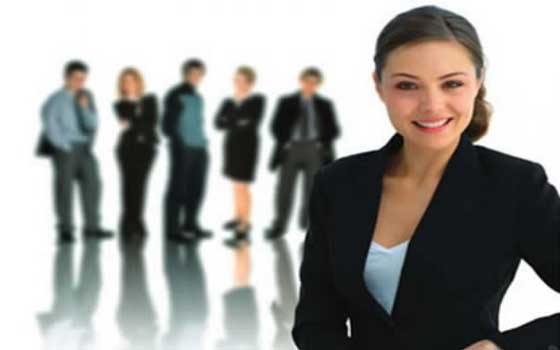   مصر اليوم - 5 أساسيات للحفاظ على جمالك في مكان العمل