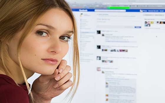   مصر اليوم - متابعة الإناث عبر مواقع التواصل الاجتماعي تثير الجدل المجتمعيّ