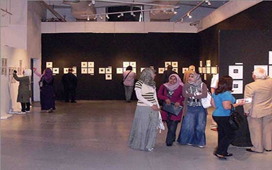   مصر اليوم - مشاركة سورية تلفت الأنظار في معرض بينالي الإسكندرية