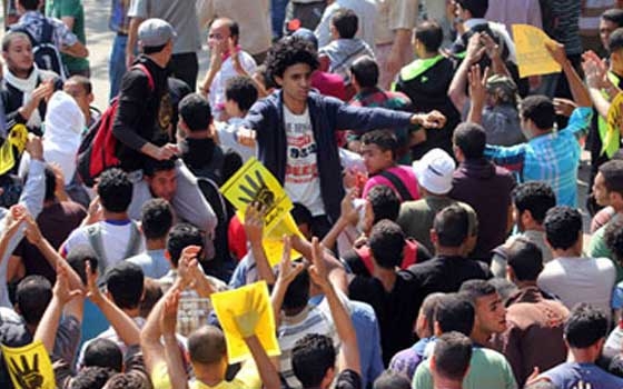   مصر اليوم - عبد اللطيف يؤكّد أن قوات الشرطة تكثِّف من وجودها في الميادين والشوارع