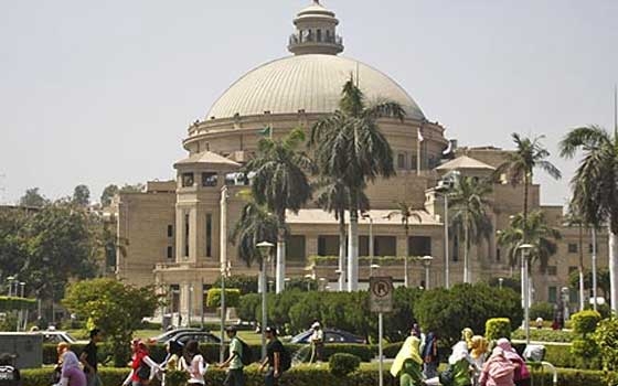   مصر اليوم - إحالة 10 أساتذة في جامعة القاهرة إلى مجلس تأديب بسبب المعزول