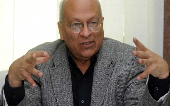   مصر اليوم - الغيطاني يهدي سلسلة الجيش المصري لهيئة الكتاب لنشرها