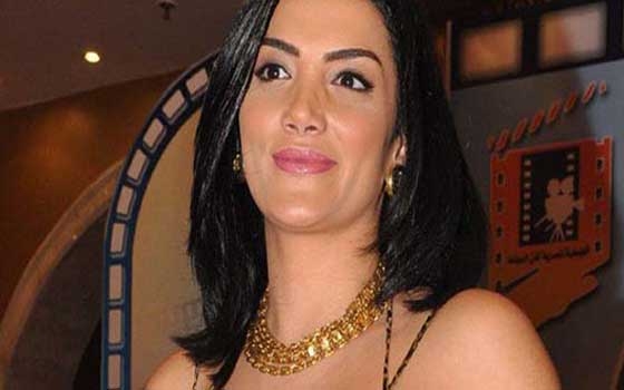   مصر اليوم - حورية فرغلي تروج لمسلسلاتها بإعلان حورية رمضان 2014