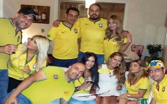   مصر اليوم - رامي عياش وزوجته يشجعان البرازيل في كأس العالم