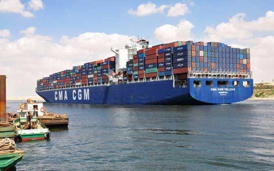   مصر اليوم - 35 سفينة تعبر قناة السويس بحمولات بلغت مليونًا و495 ألف طن