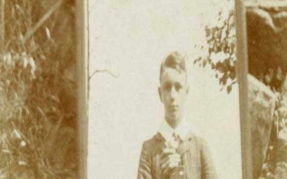   مصر اليوم - نشطاء فيسبوك يتداولون صورة سيلفي التُقطت منذ أكثر من 100 عام