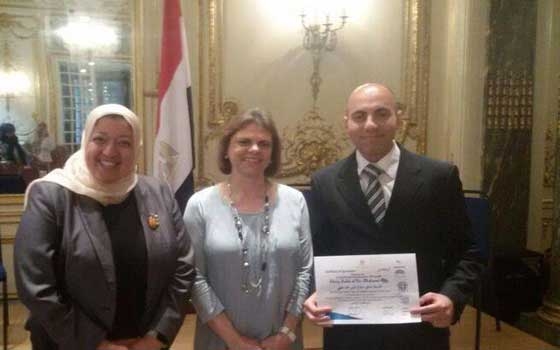   مصر اليوم - تكريم مراسل وكالة أنباء الشرق الأوسط في لندن