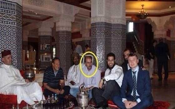 مصر اليوم - نشطاء يتداولون صورة لنادر بكار مع مستشار الرئيس الإيراني