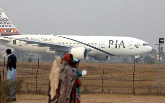   مصر اليوم - مقتل إمرأة أثناء هجوم على طائرة باكستانية قادمة من السعودية