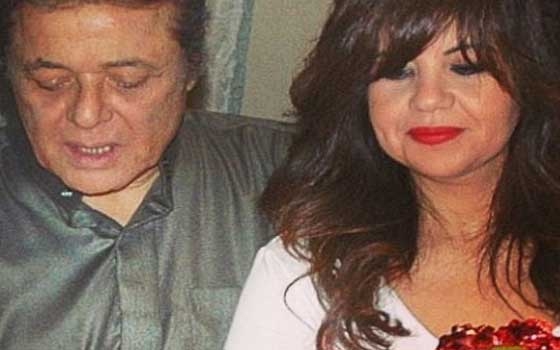   مصر اليوم - محمود عبد العزيز يحتفل بعيد ميلاده مع زوجته فوق قمة جبل الحلال