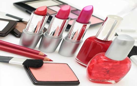   مصر اليوم - 10 حالات يكون فيها المكياج ومستحضرات التجميل خطيرة