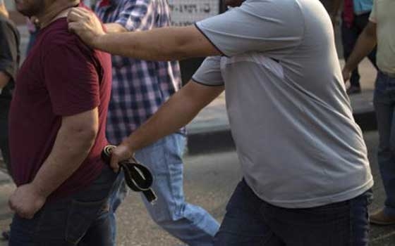   مصر اليوم - القبض على صاحب محل ينتحل صفة ضابط في المخابرات العامة