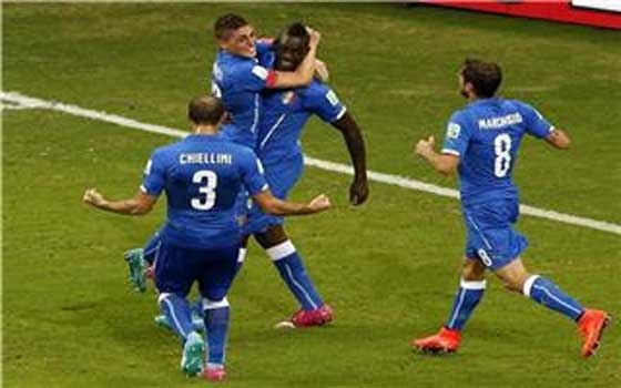   مصر اليوم - الأزوري الإيطالي يتحدى مفاجآت المغامر الكوستاريكي ويبحث عن ثأر عمره 30 عامًا