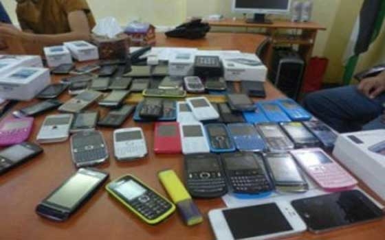   مصر اليوم - ضبط 15 هاتفًا محمولًا في حوزة طلاب الثانويّة العامّة في بني سويف