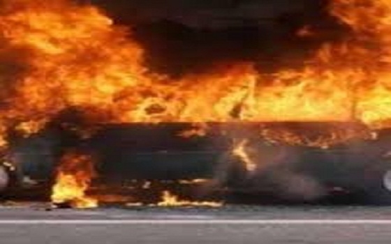   مصر اليوم - السيطرة على حريق بسيارة نقل مواد بترولية في وسط سيناء