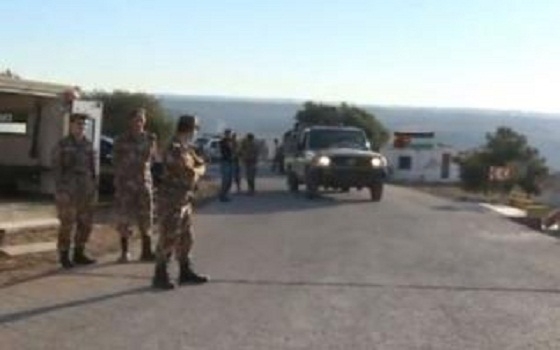   مصر اليوم - إنشقاق 17 عسكريًا سوريًا ووصولهم إلى الأردن