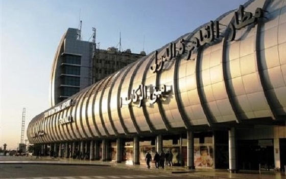   مصر اليوم - إحباط تهريب 44 صفحة من كتاب وصف مصر إلى الكويت