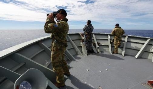   مصر اليوم - توسع عمليات البحث عن الطائرة الماليزية إلى جنوب المحيط الهندي