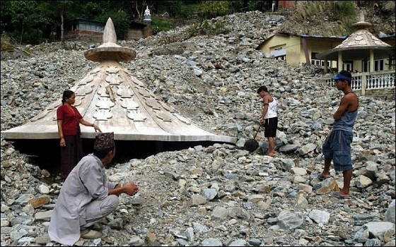   مصر اليوم - 13 قتيلًا وإثنان في عداد المفقودين إثر إنهيارات أرضية في نيبال