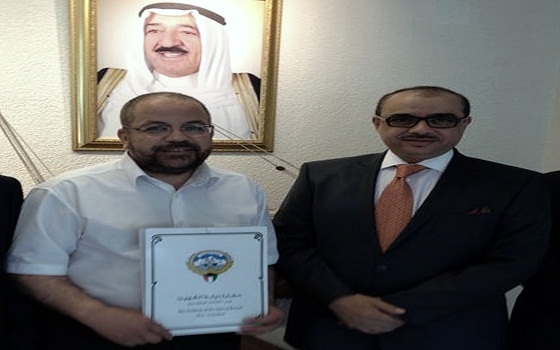   مصر اليوم - التنيب يسلم تبرعًا من بيت الزكاة  الكويتي للمعهد الثقافي  في سويسرا