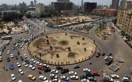   مصر اليوم - توافد العشرات على ميدان التحرير للاحتفال بتنصيب السيسي